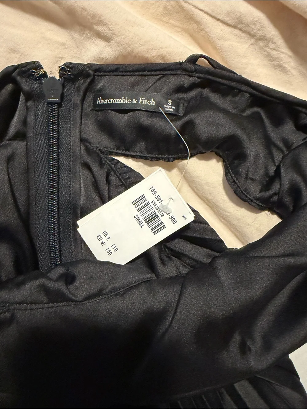 Abercrombie & Fitch chic black